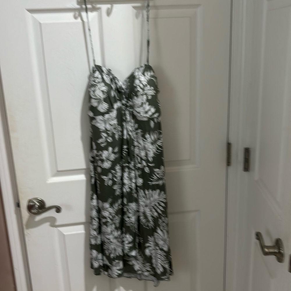 Size large knit halter dress with built-in bra like new